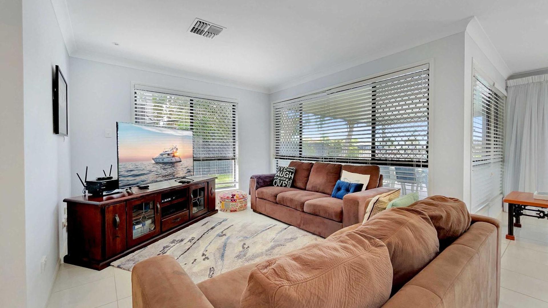 Spacious Family & Dog-Friendly Home On The Water Brisbane