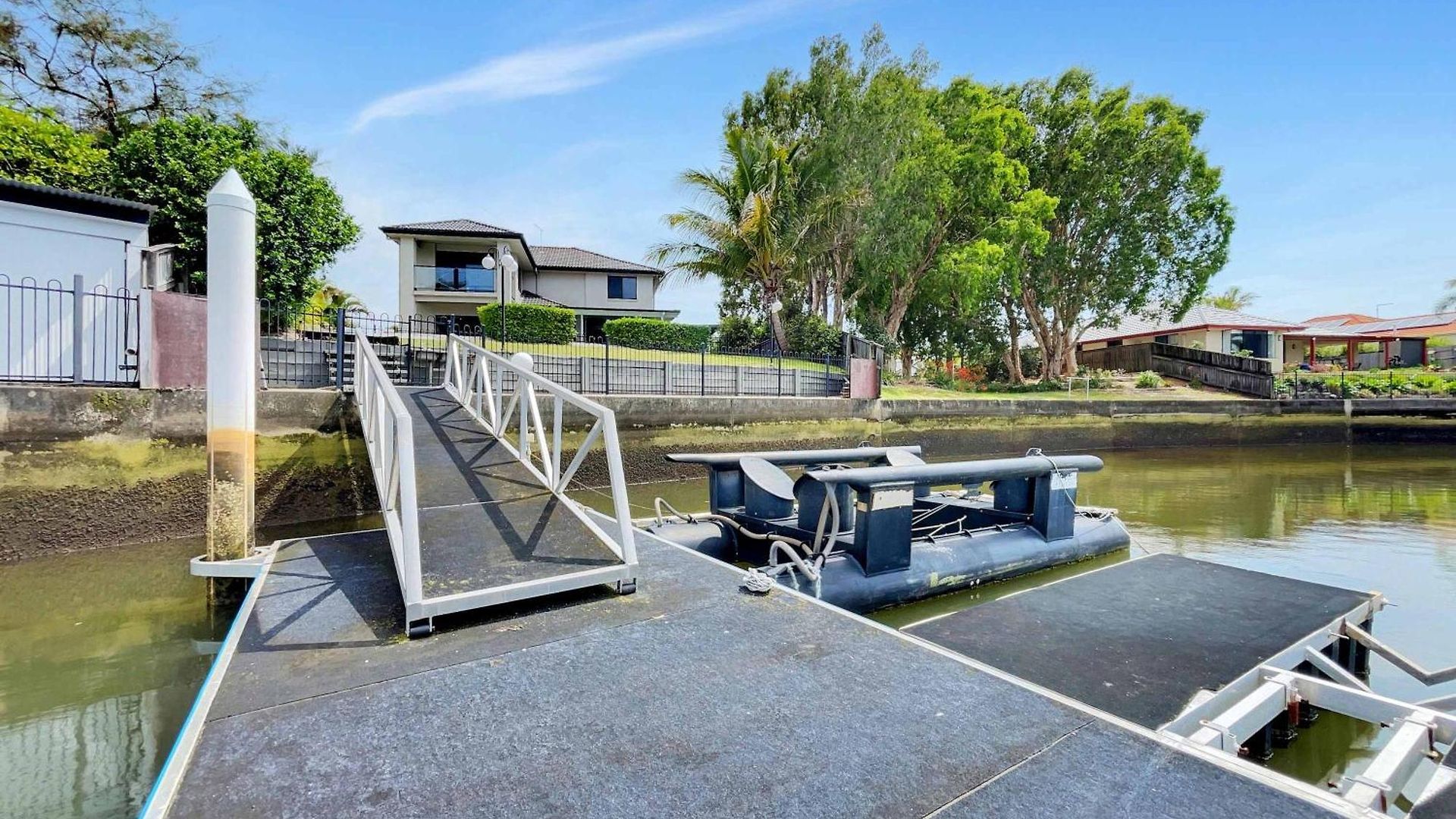 Spacious Family & Dog-Friendly Home On The Water Brisbane