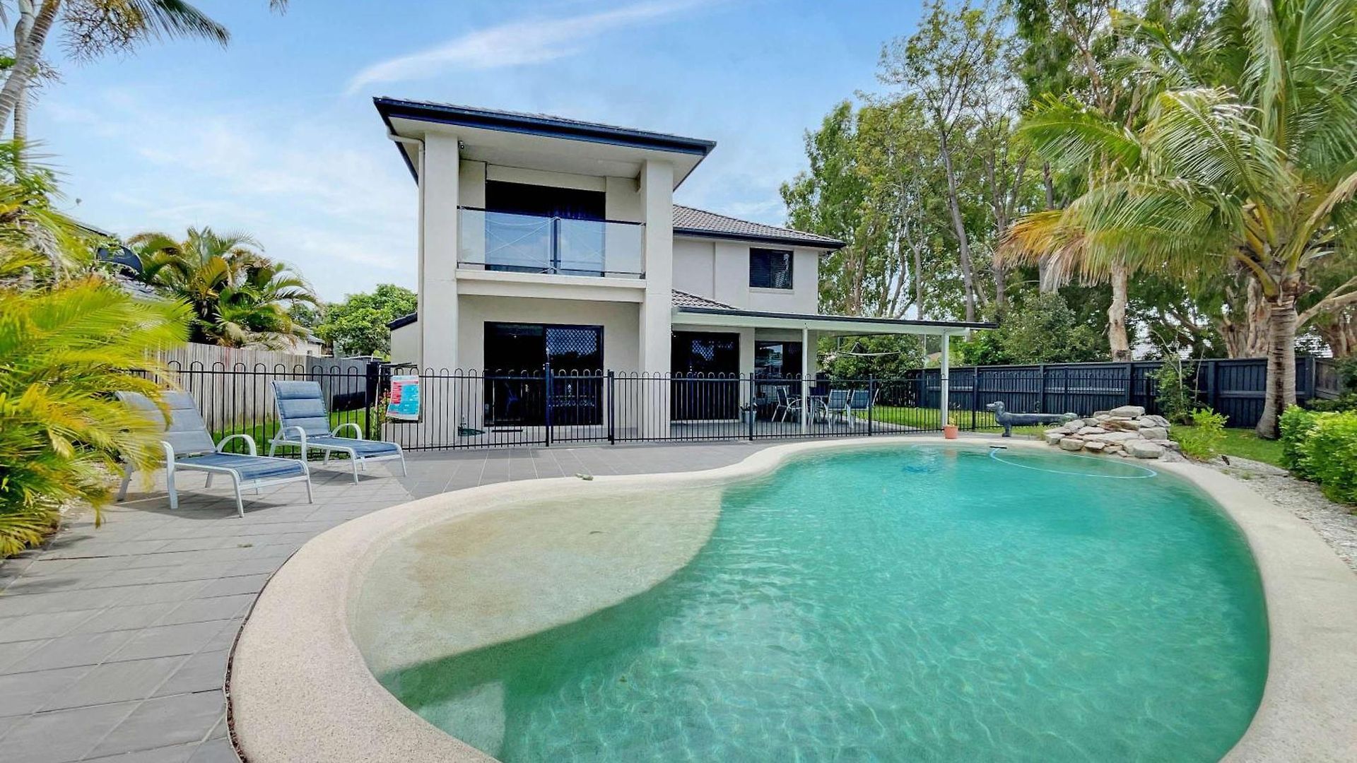 Spacious Family & Dog-Friendly Home On The Water
