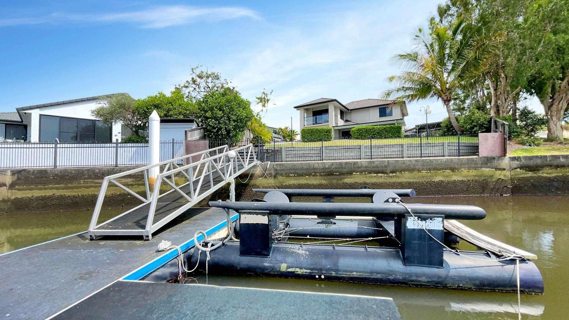 Spacious Family & Dog-Friendly Home On The Water Holiday home