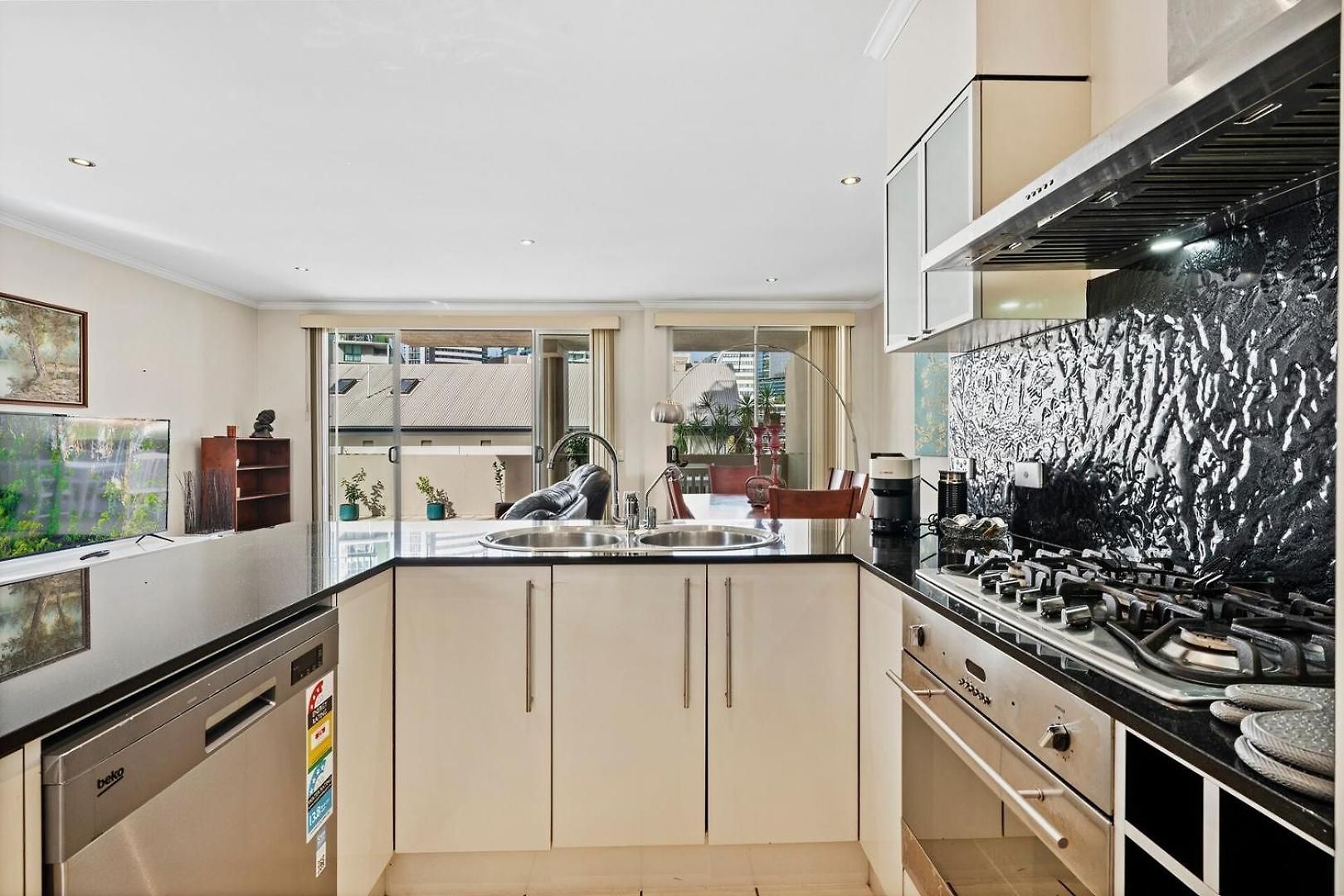 Stylish Escape Free Parking For 2 Walk To Cbd