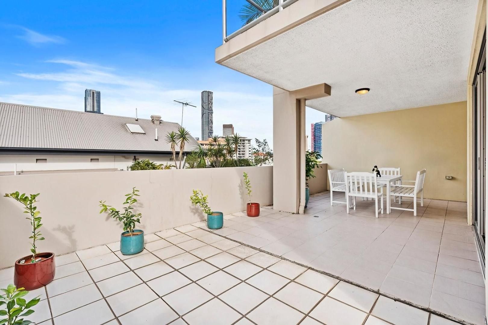Apartment Stylish Escape Free Parking For 2 Walk To Cbd Brisbane