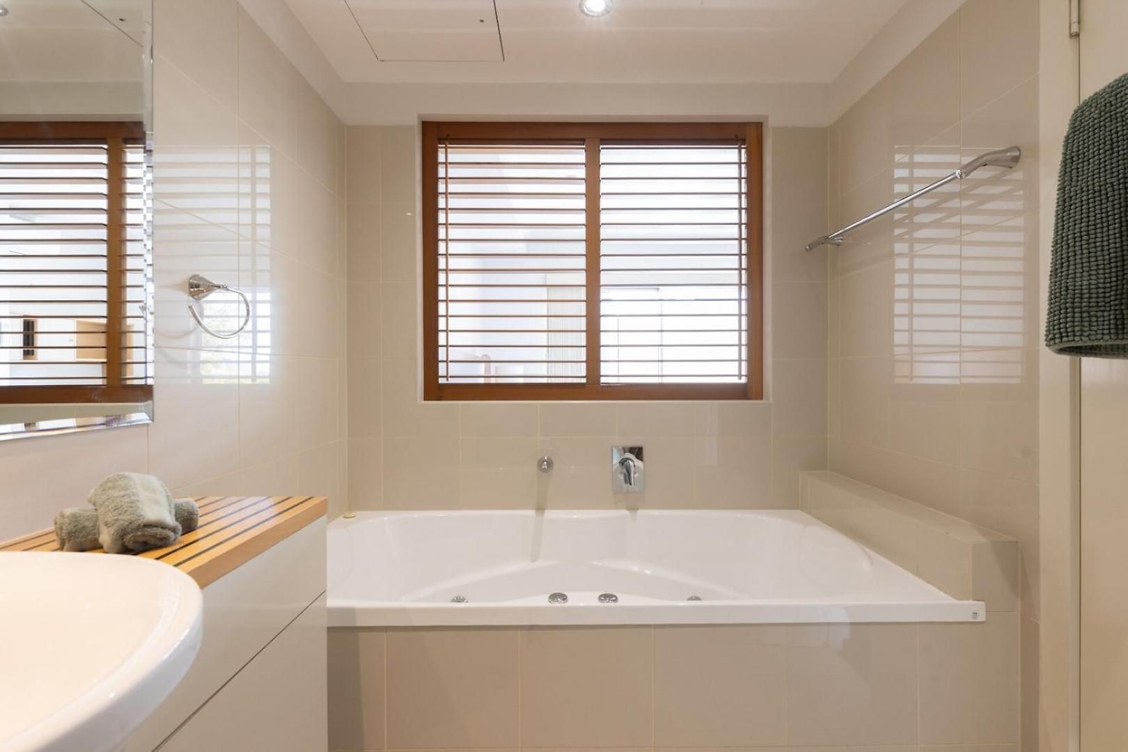 Stylish Escape Free Parking For 2 Walk To Cbd Brisbane