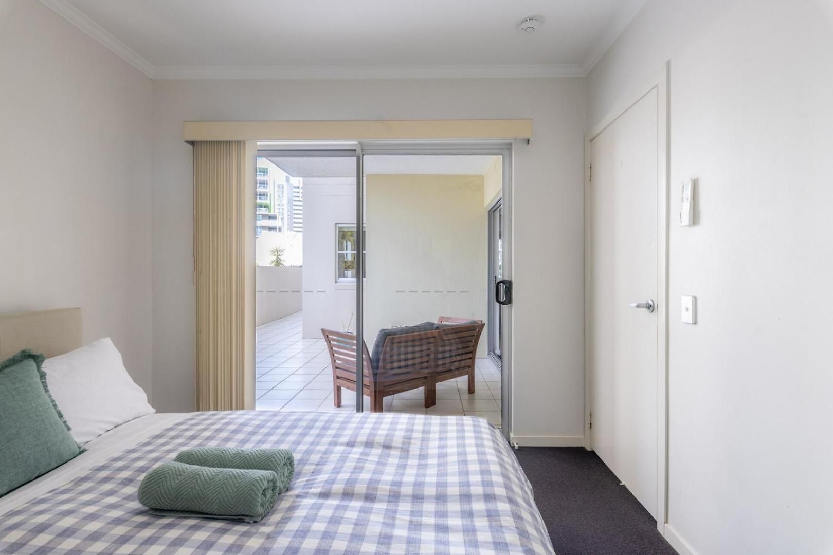 Stylish Escape Free Parking For 2 Walk To Cbd Apartment