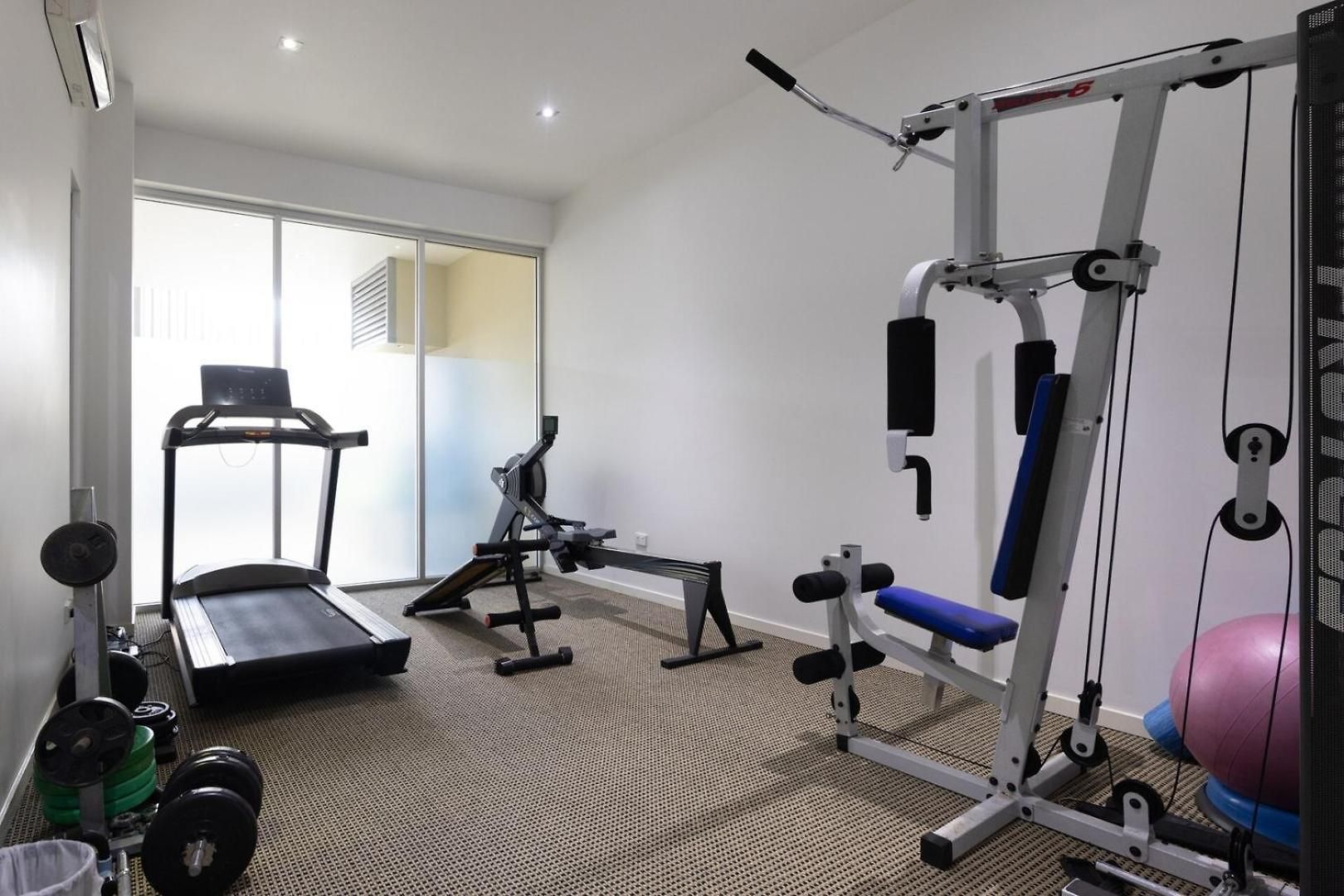 Stylish Escape Free Parking For 2 Walk To Cbd Apartment