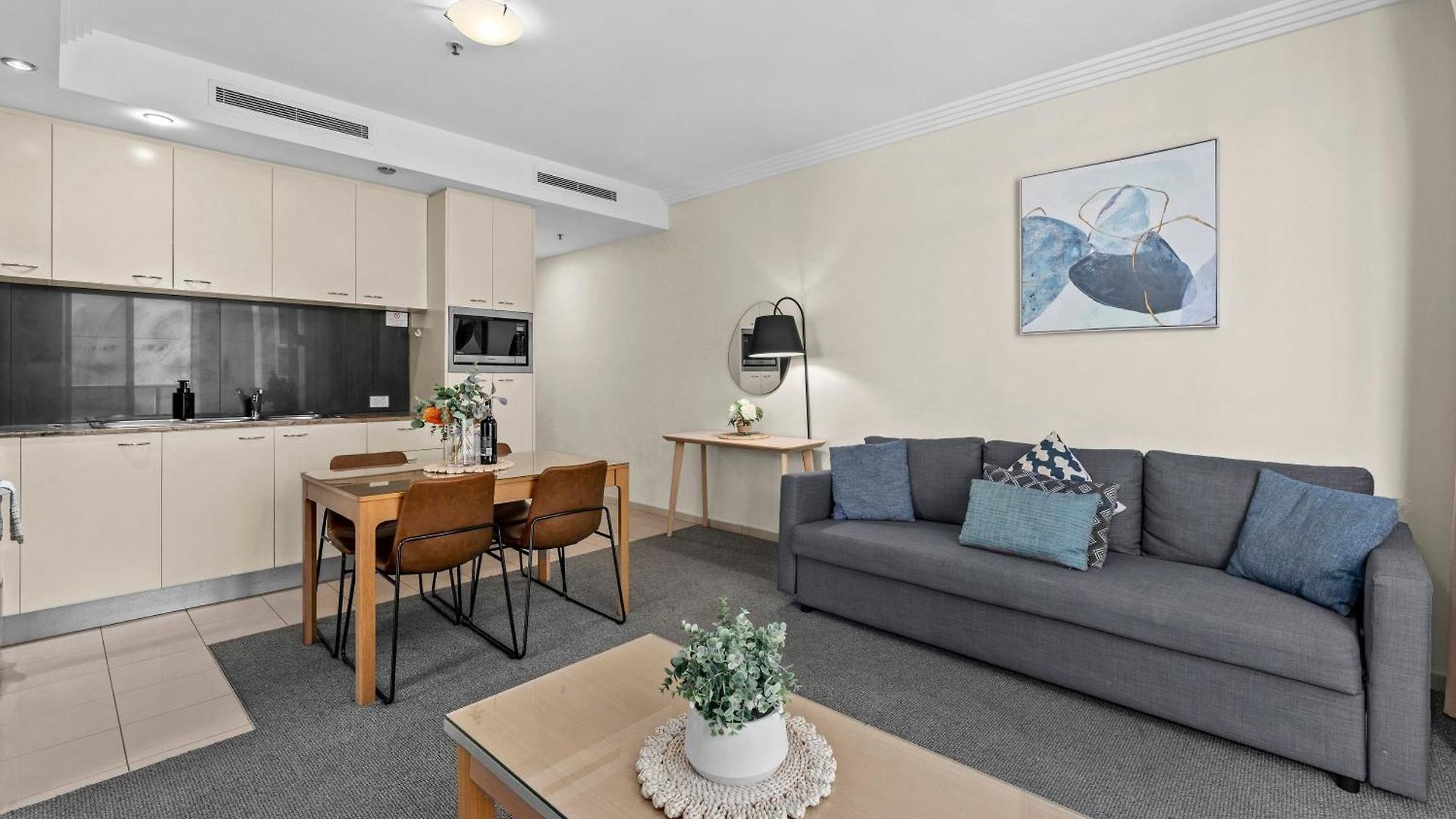 Apartment With King Bed, Pool, Gym And Sauna