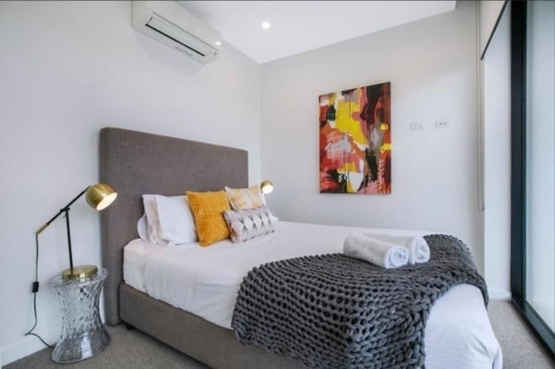 Bright Cbd 2 Bedroom Resort-style Escape *