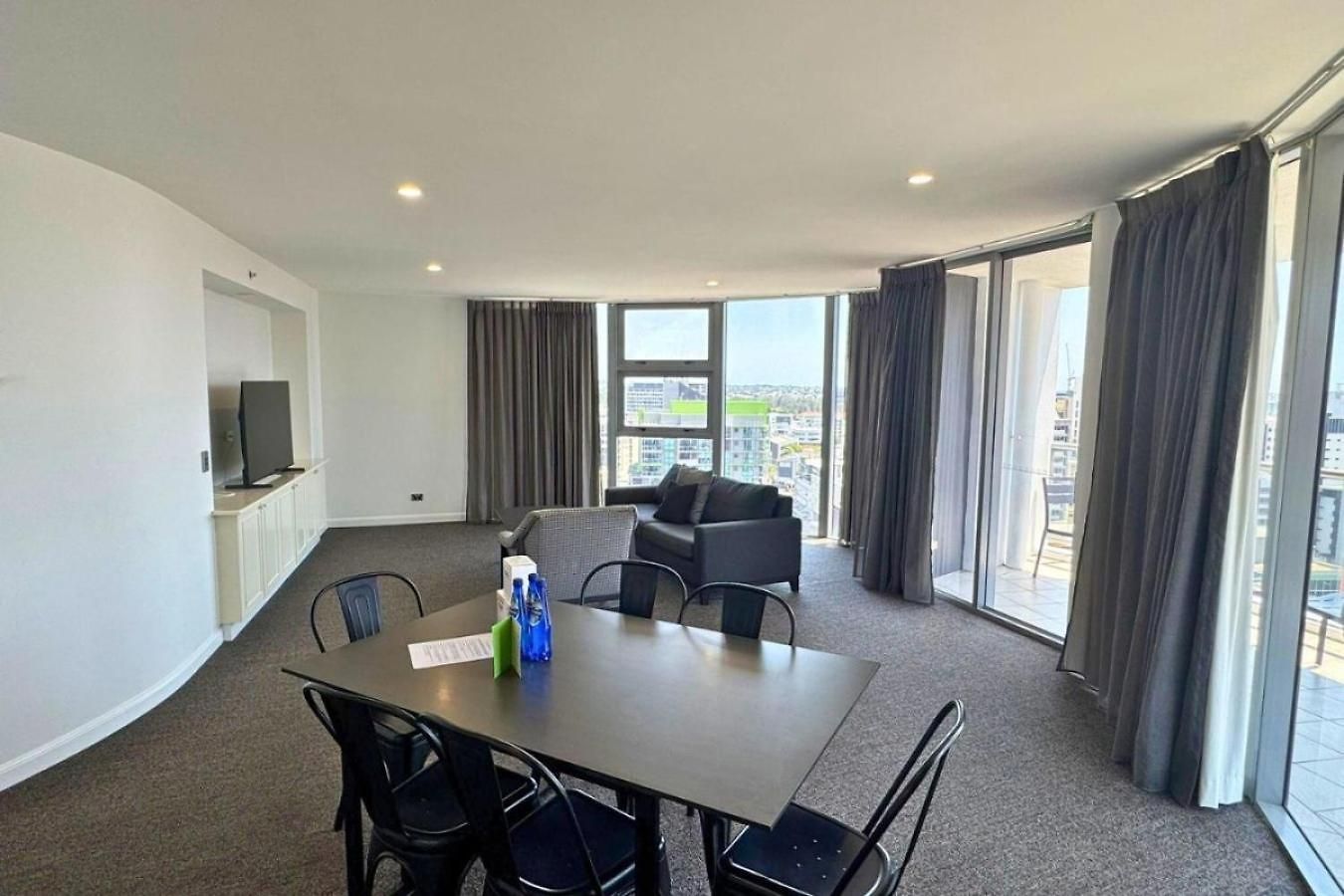 Contemporary 3br Getaway In Cbd *