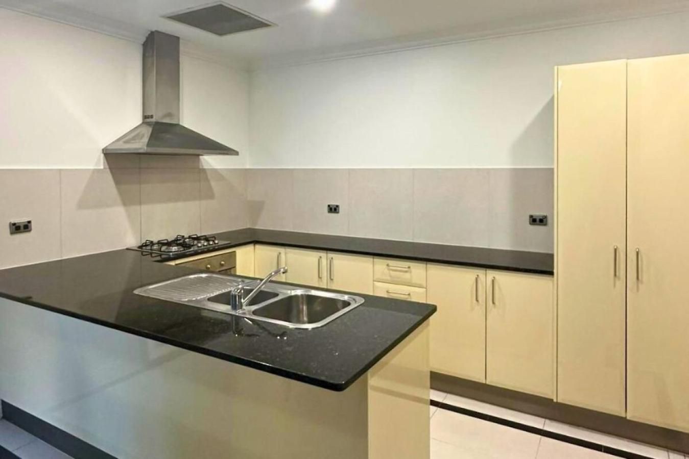 Sophisticated 3br At Brisbane