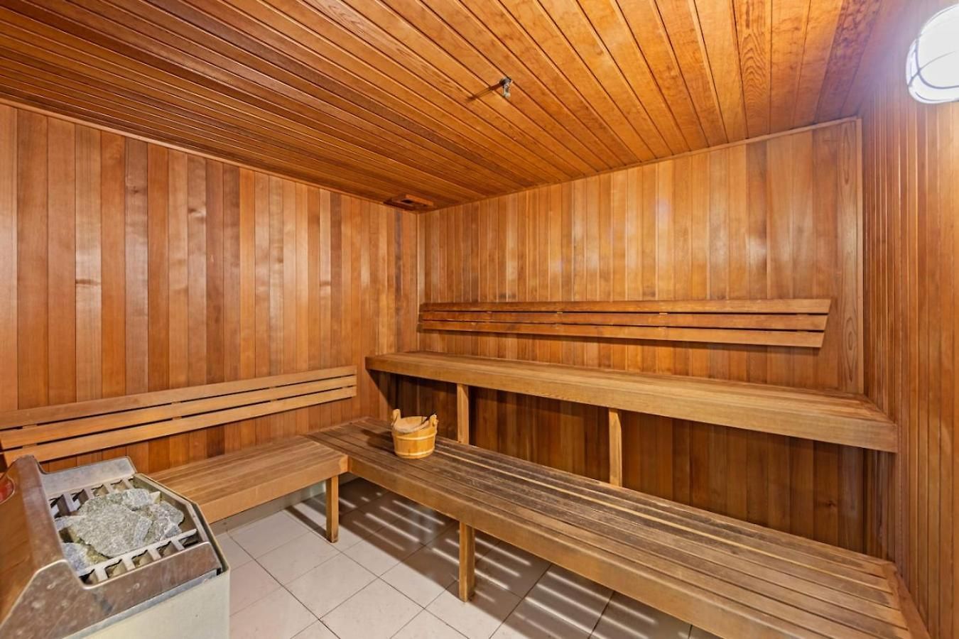 Apartment Luxury 2 Bedroom Retreat With Pool And Gym Access *
