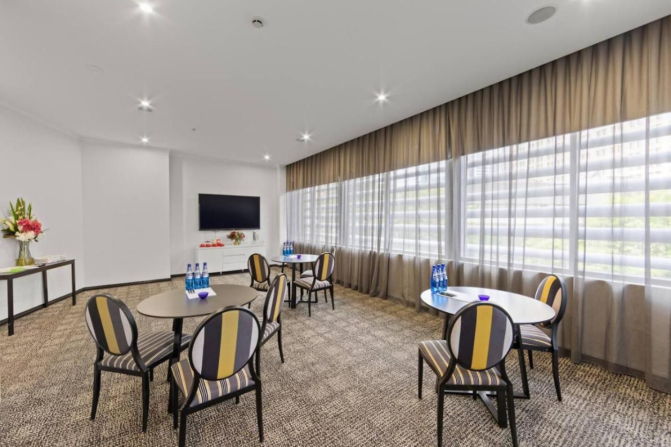 Sophisticated 3br At *