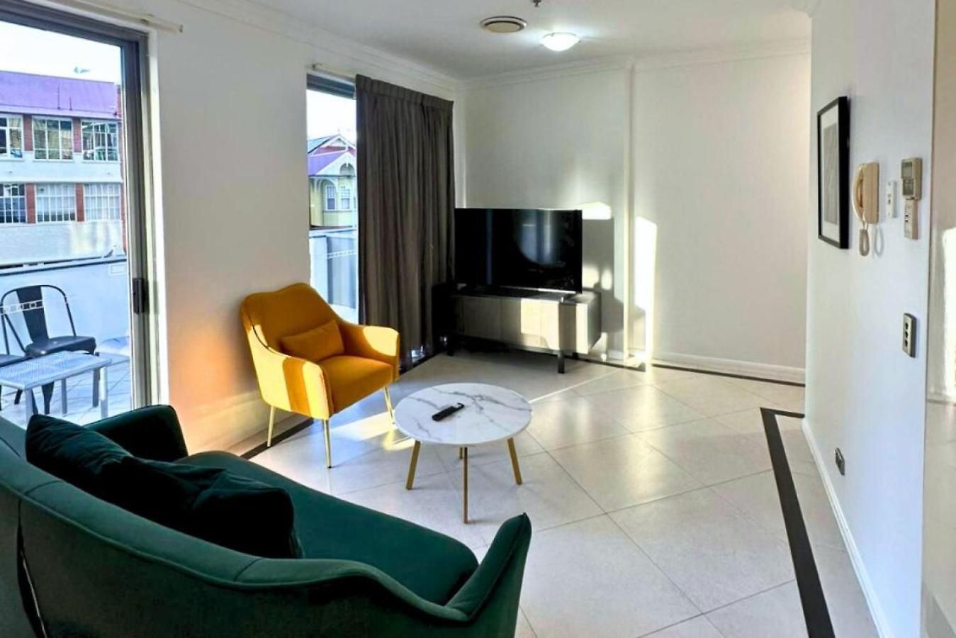 Luxury 2 Bedroom Retreat With Pool And Gym Access *
