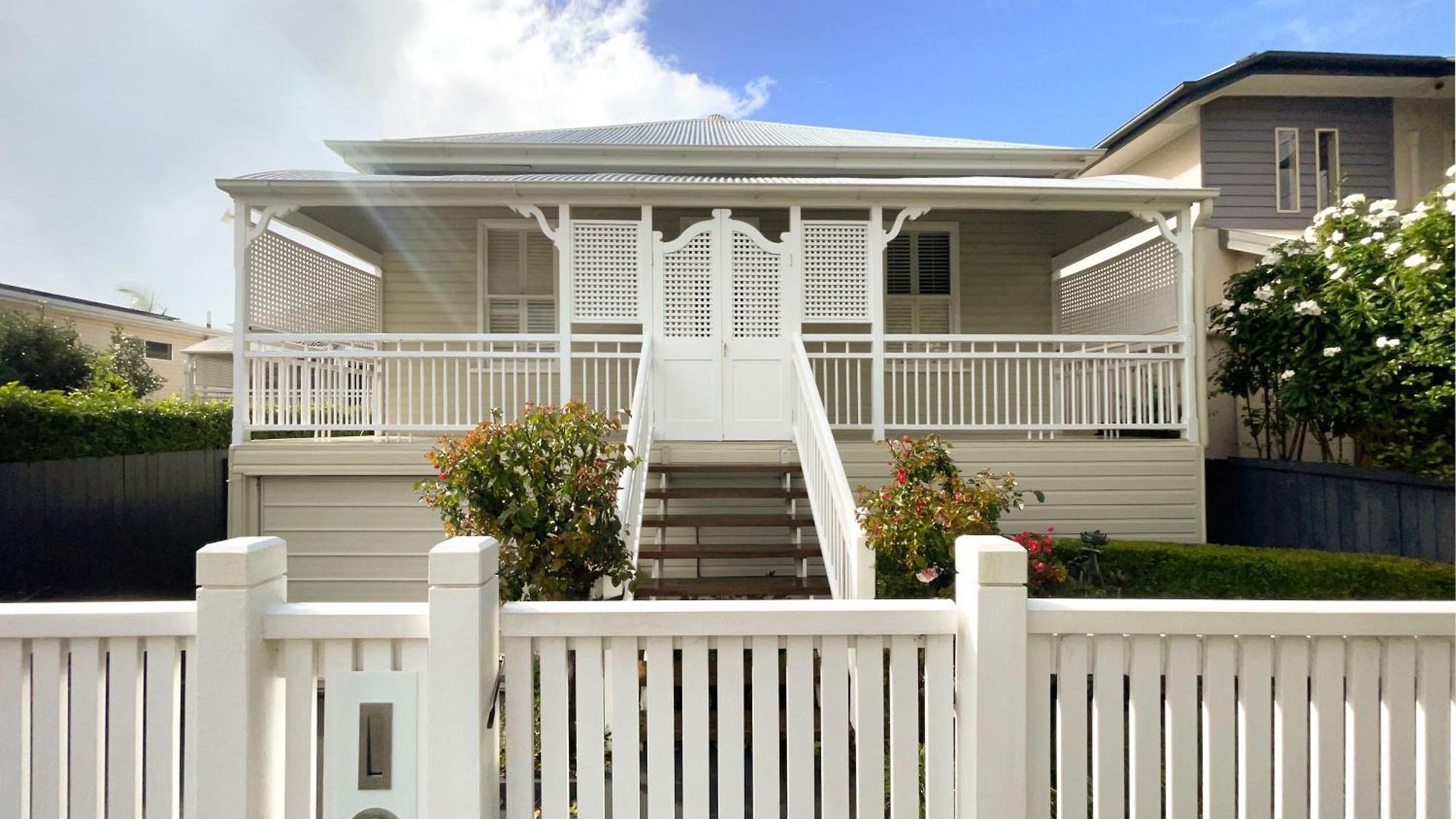 Holiday home 4bdr Queenslander With Pool Near Manly Esplanade