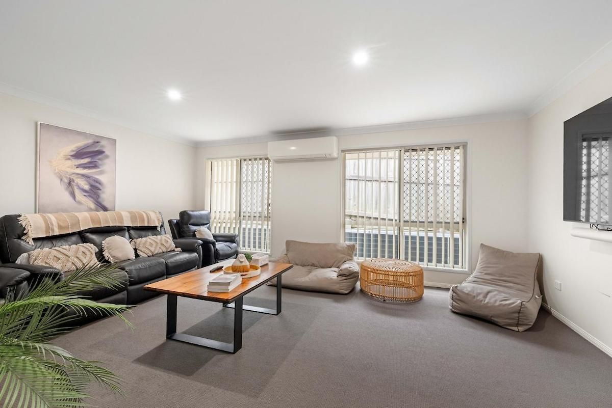 Holiday home Stunning Wakerley Family