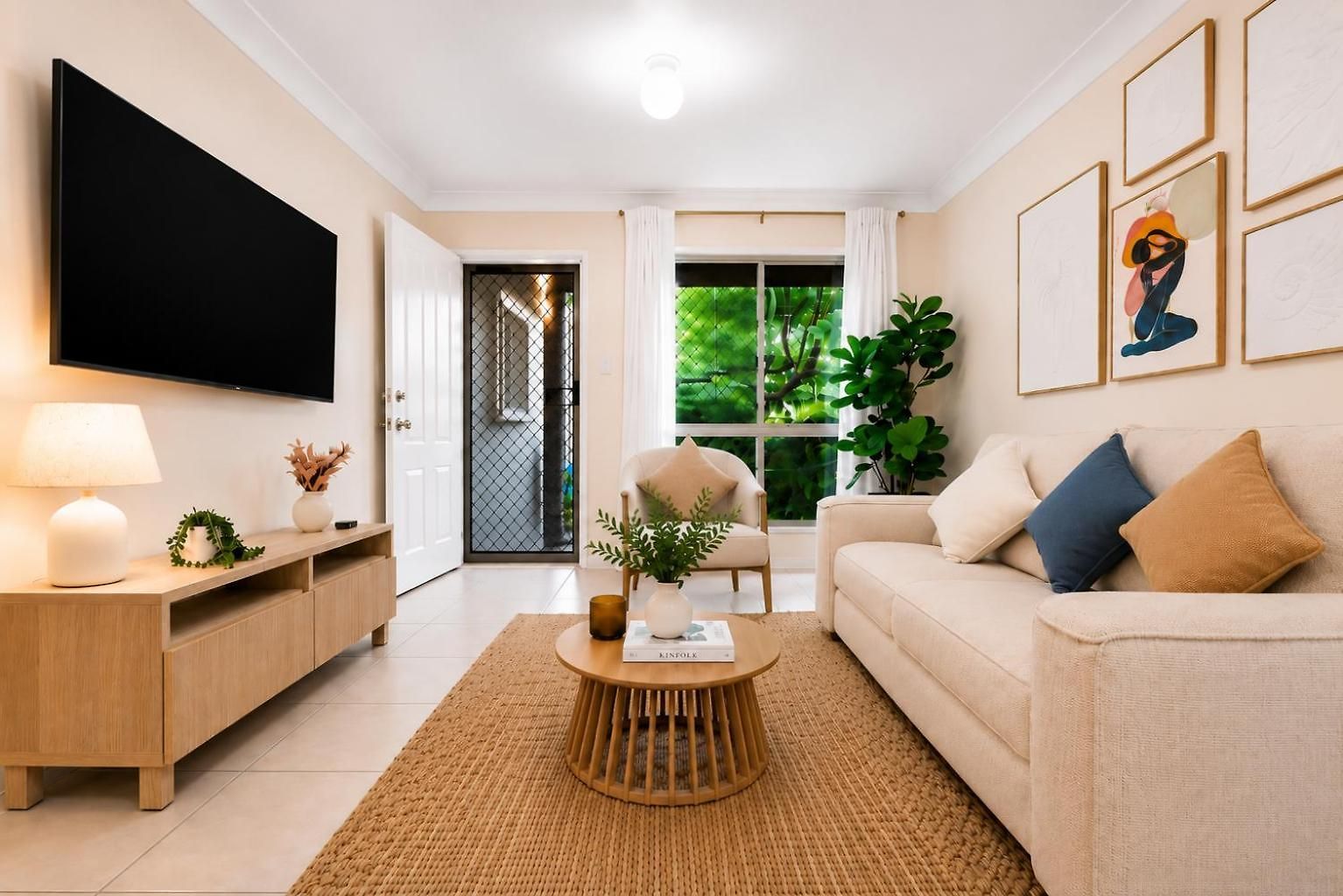2-storey 3br Haven - Sleeps 8 - Free Parking & Gym Brisbane