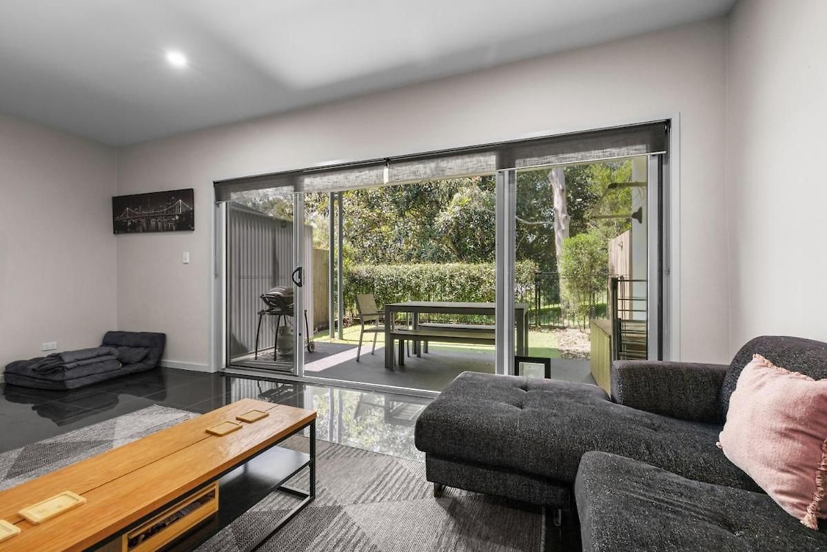 Spacious 3 Bedroom Townhouse In Prime Location! * Brisbane