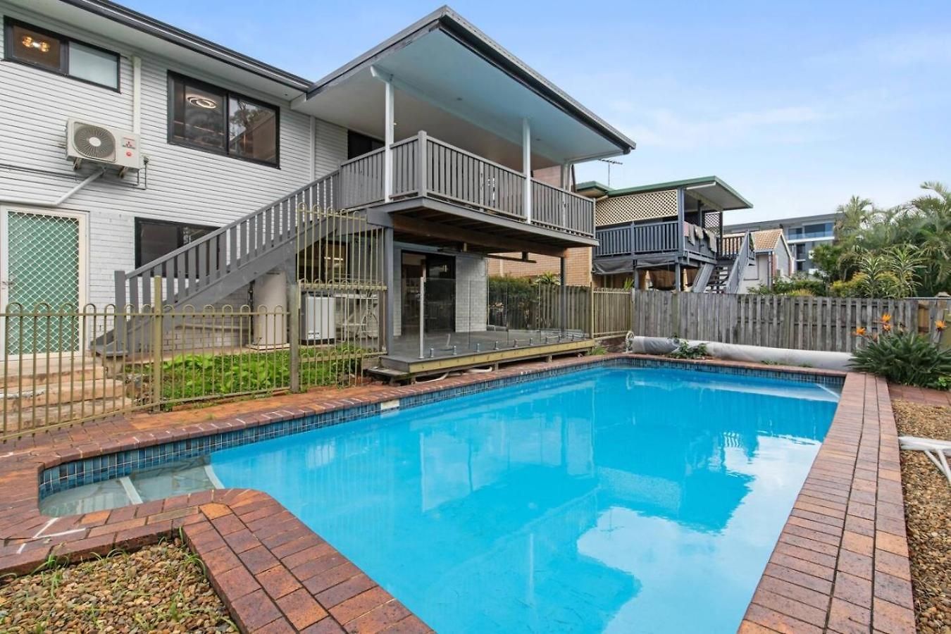Brand New Modern Comfort Study And Gym Holiday home Brisbane