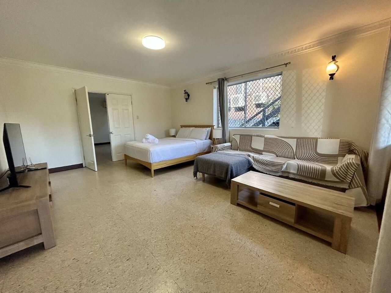 Great Value In Robertson 5 Mins To Shops Holiday home *