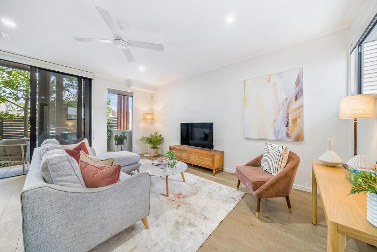 Calm & Cosy Bulimba Townhome Retreat Holiday home