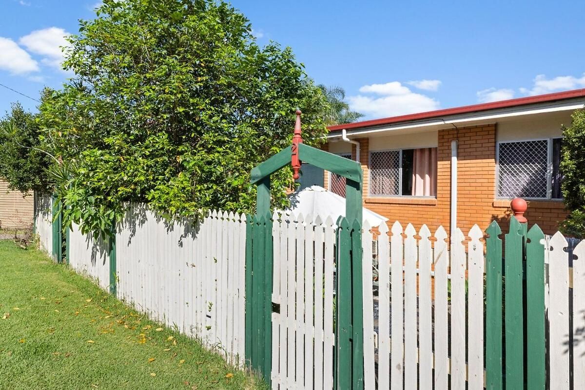 Beautiful 2 Bedroom Unit In Prime Location! *