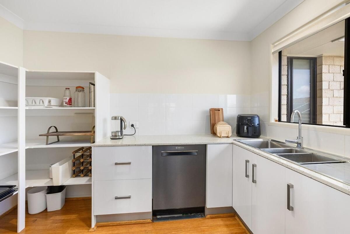 Holiday home Bayside Mansion Sleeps 14 Pool Sauna Kids Brisbane