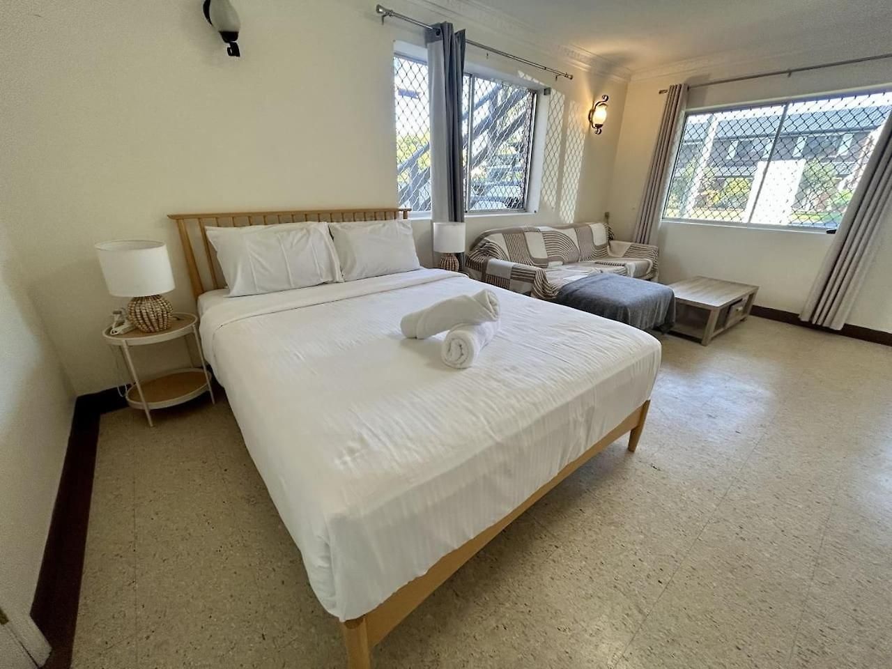 Great Value In Robertson 5 Mins To Shops Holiday home Brisbane