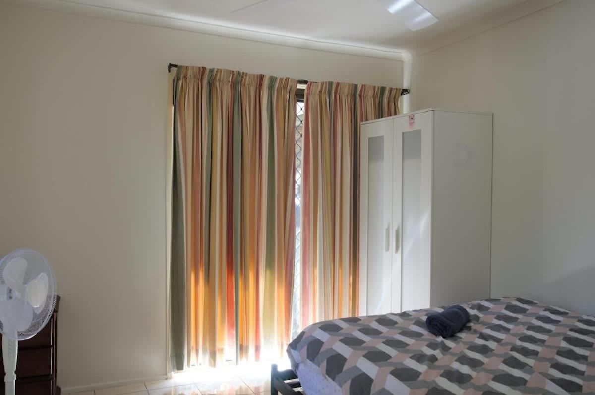 Cozy 4 Bedroom House In Sunnybank Hills *
