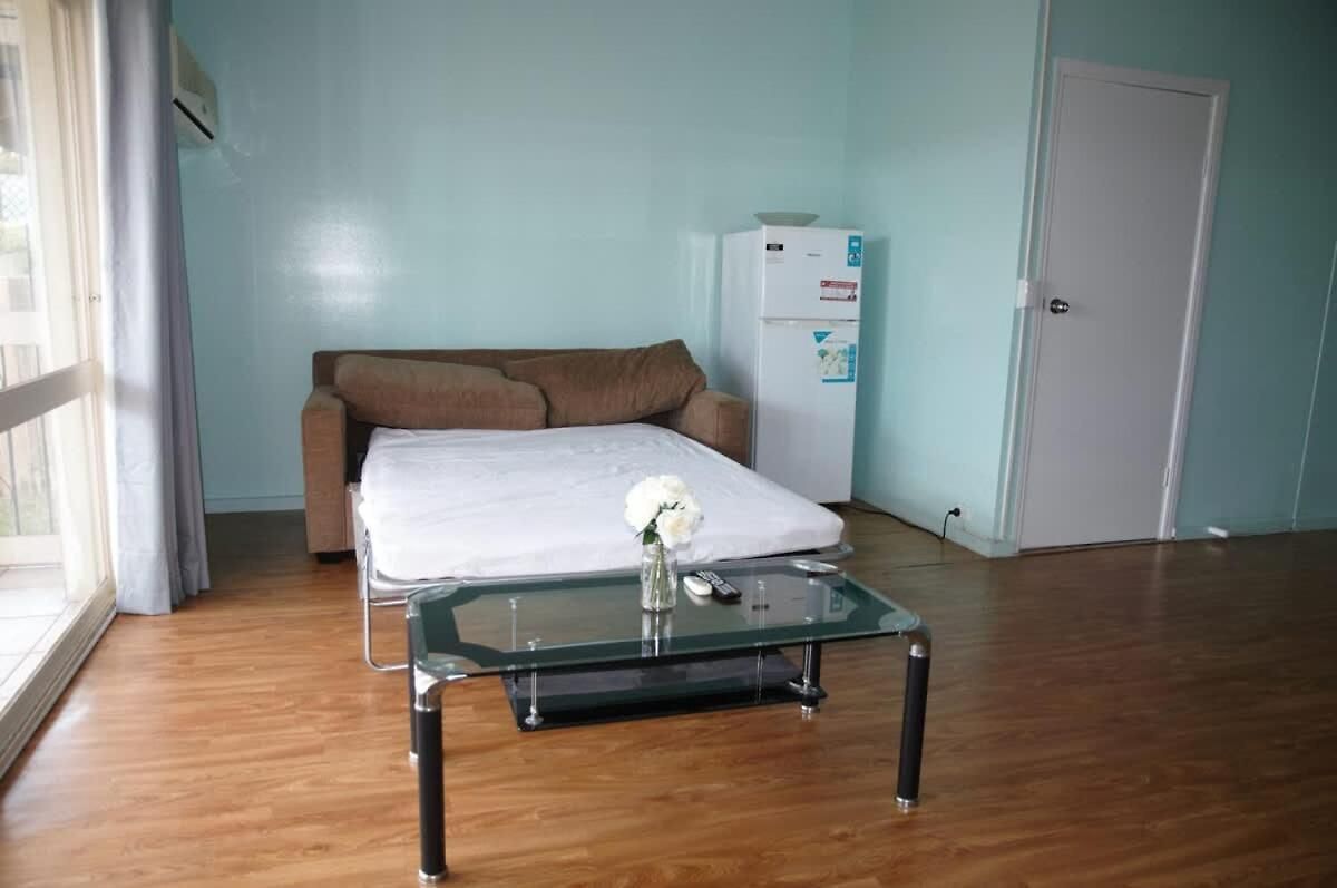 Large Private One Bedroom Unit Brisbane