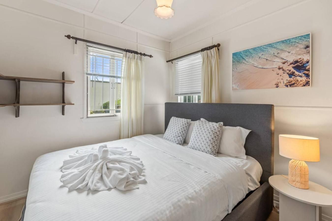 Budget Friendly For 7 Two Minutes Walk To Train Holiday home *