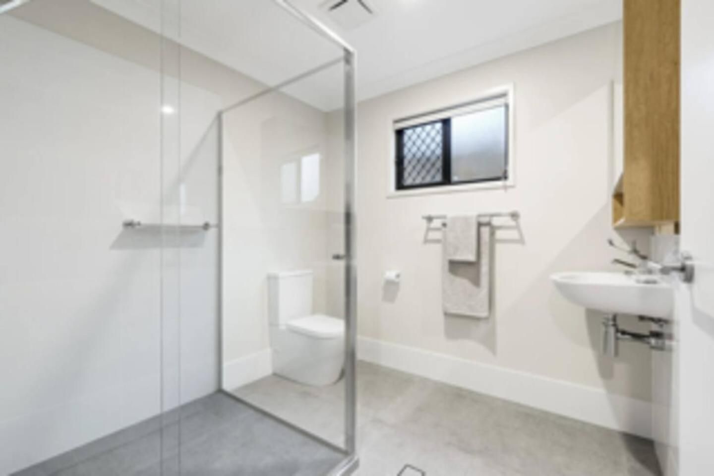 Modern With Garden Views In Shared - Homestay Brisbane