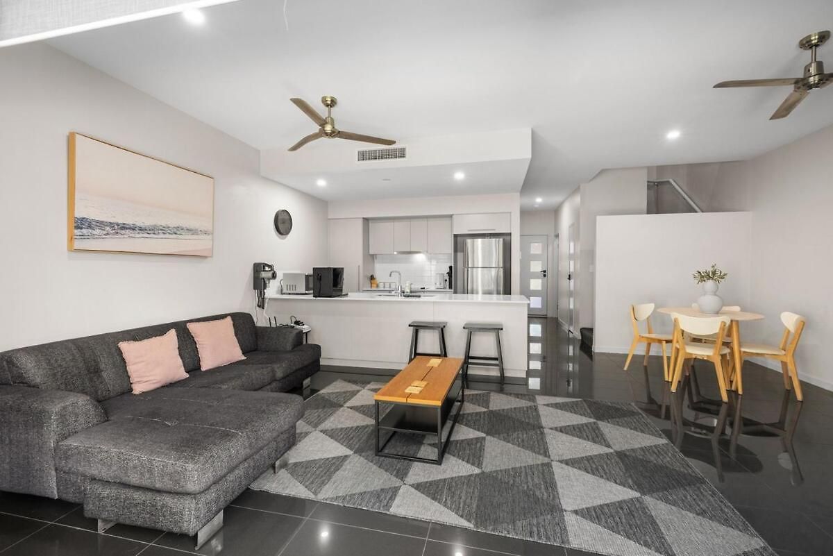 Holiday home Spacious 3 Bedroom Townhouse In Prime Location! Brisbane