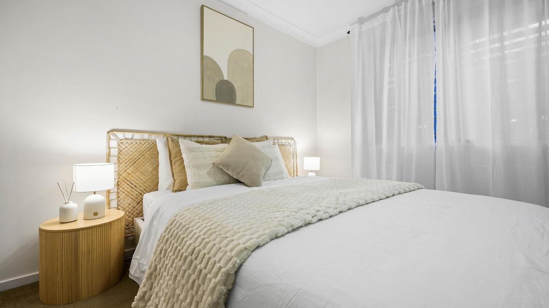 2-storey 3br Haven - Sleeps 8 - Free Parking & Gym *