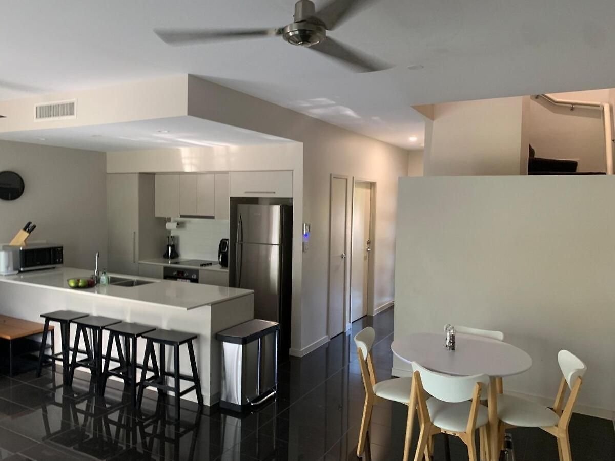 Spacious 3 Bedroom Townhouse In Prime Location! * Brisbane