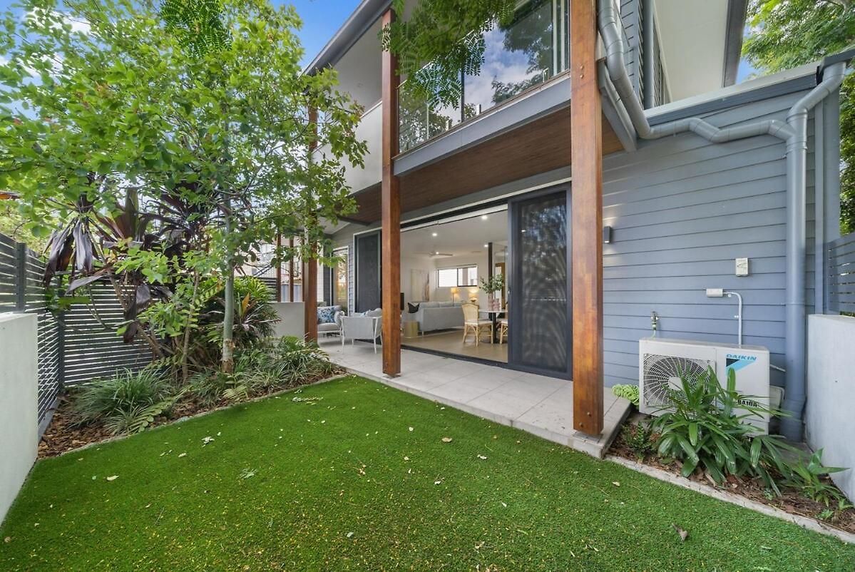 Calm & Cosy Bulimba Townhome Retreat Holiday home *