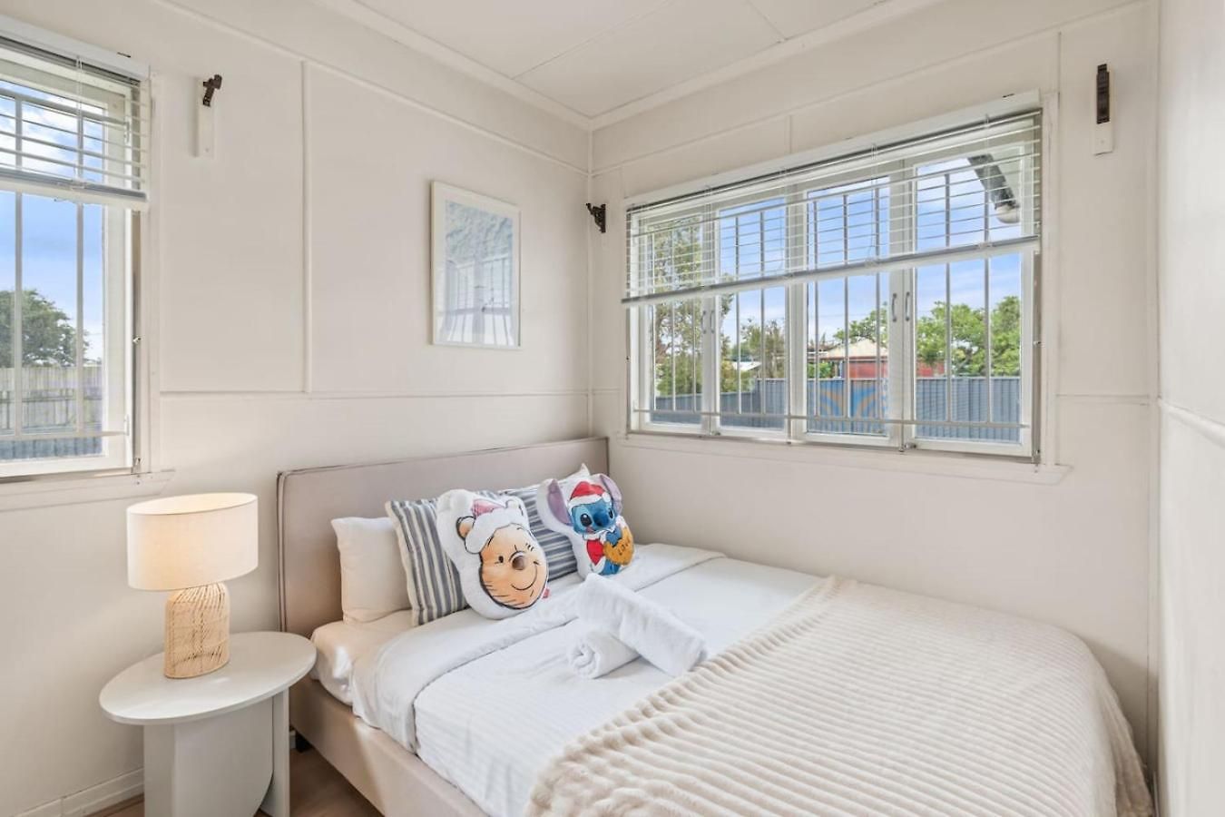 Budget Friendly For 7 Two Minutes Walk To Train Holiday home *