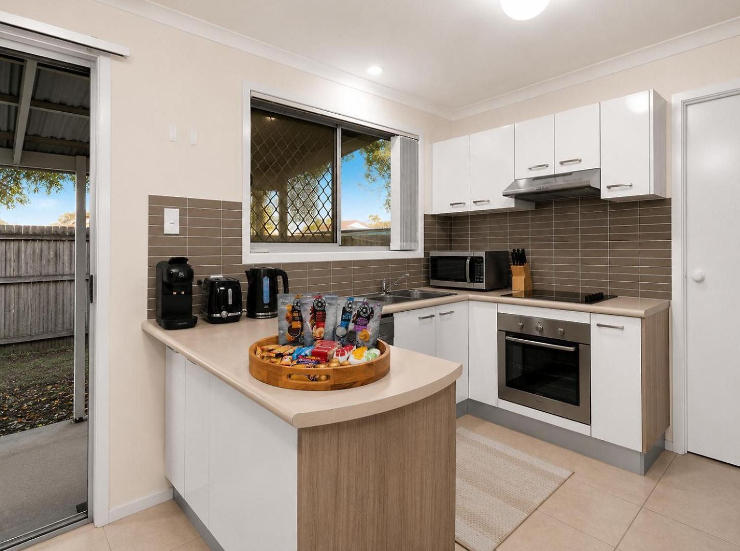 2-storey 3br Haven - Sleeps 8 - Free Parking & Gym Holiday home
