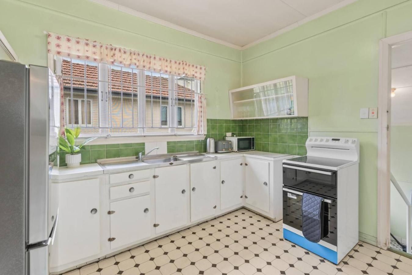 Budget Friendly For 7 Two Minutes Walk To Train Holiday home