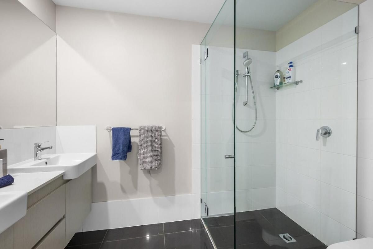 Spacious 3 Bedroom Townhouse In Prime Location! Holiday home *