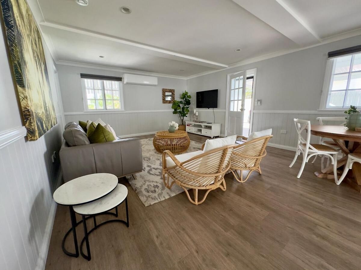 Bay Breeze Manor Grand 5br Queenslander Haven