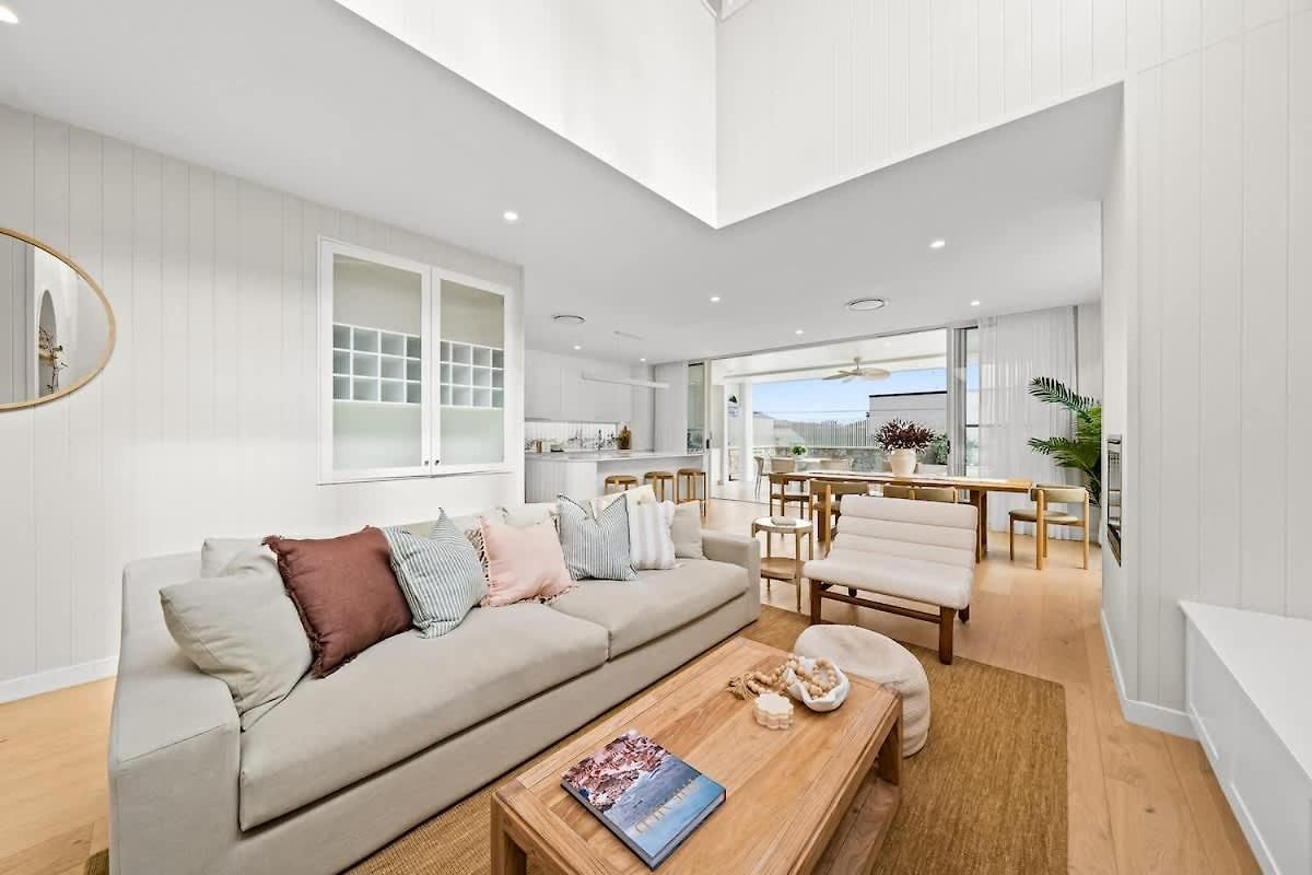 Luxury Grecian With Magnesium Pool And Bbq Brisbane