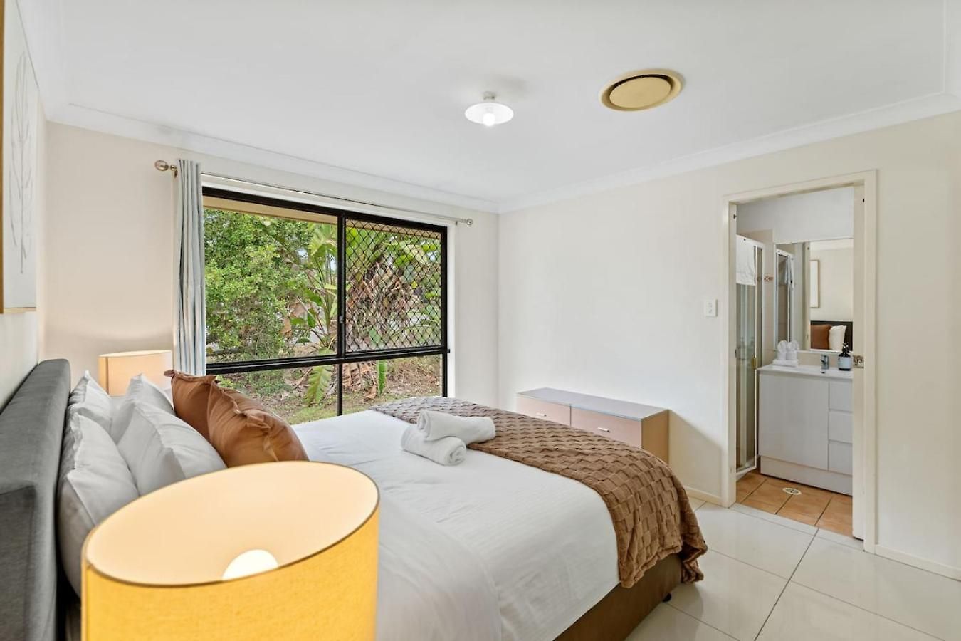 Affordable 4 Bedroom 2 Bathroom Family With Air Conditioning Brisbane