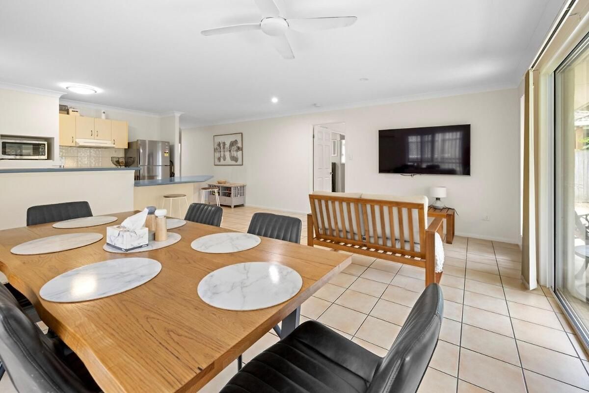 Stunning Wakerley Family * Brisbane