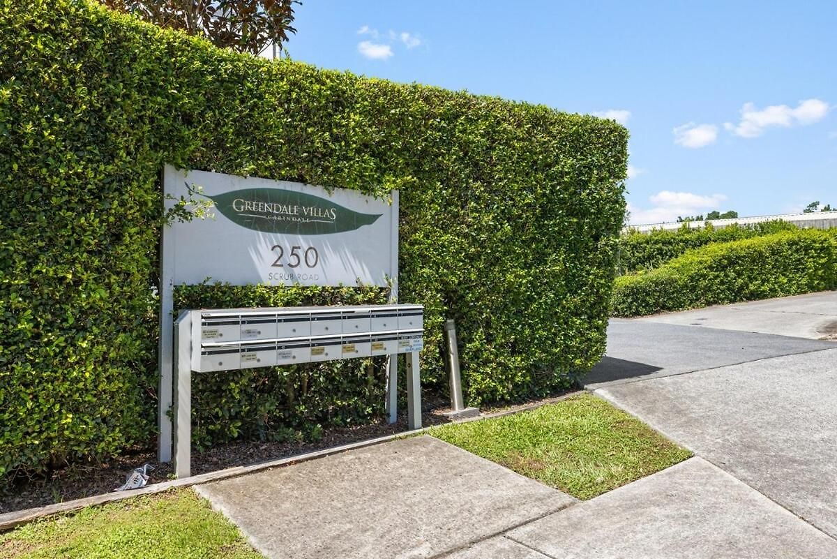 Holiday home Spacious 3 Bedroom Townhouse In Prime Location! *