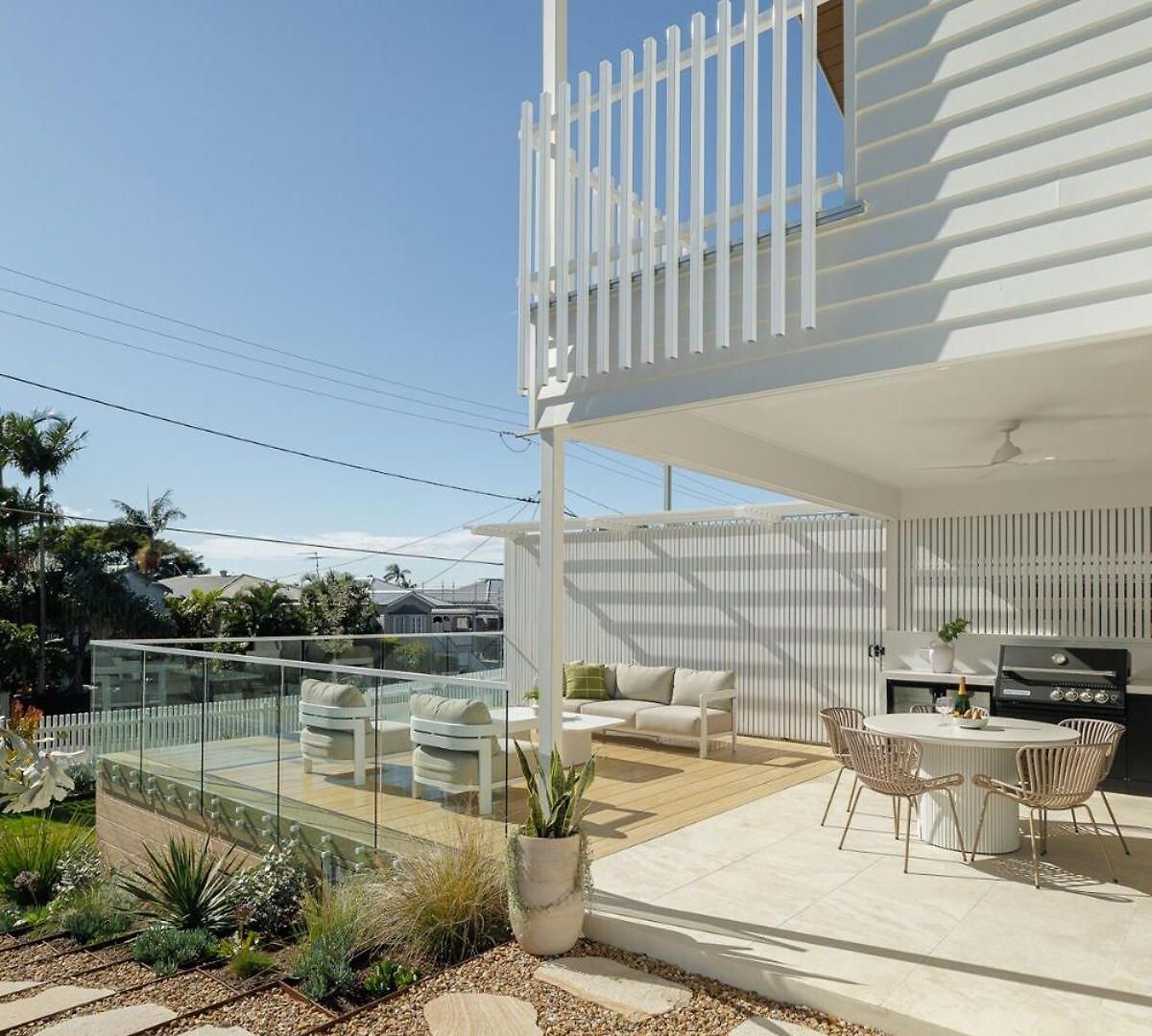 Nordica Luxury Bayside Retreat Wynnum Sleeps 10 Holiday home