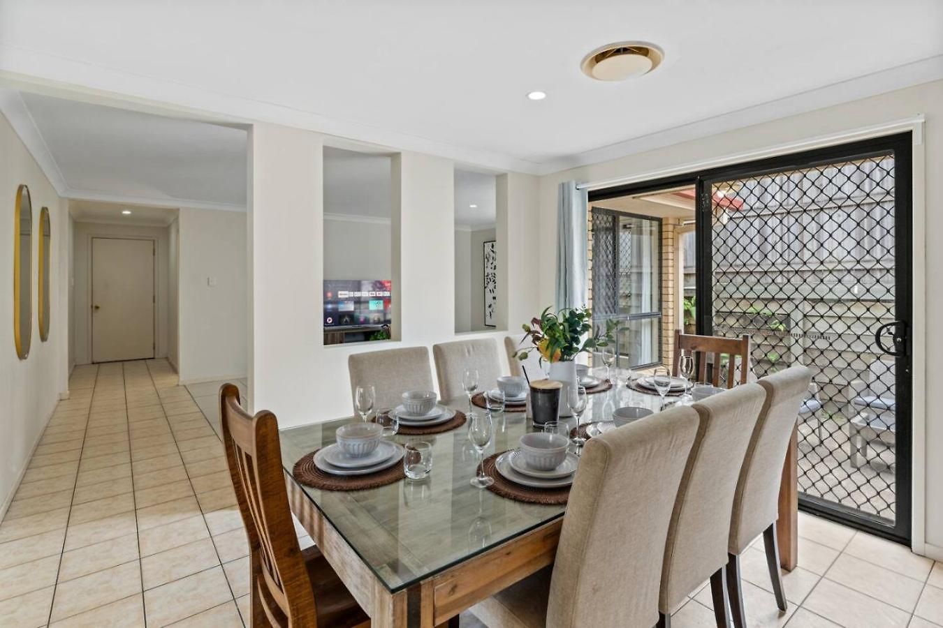 Affordable 4 Bedroom 2 Bathroom Family With Air Conditioning *