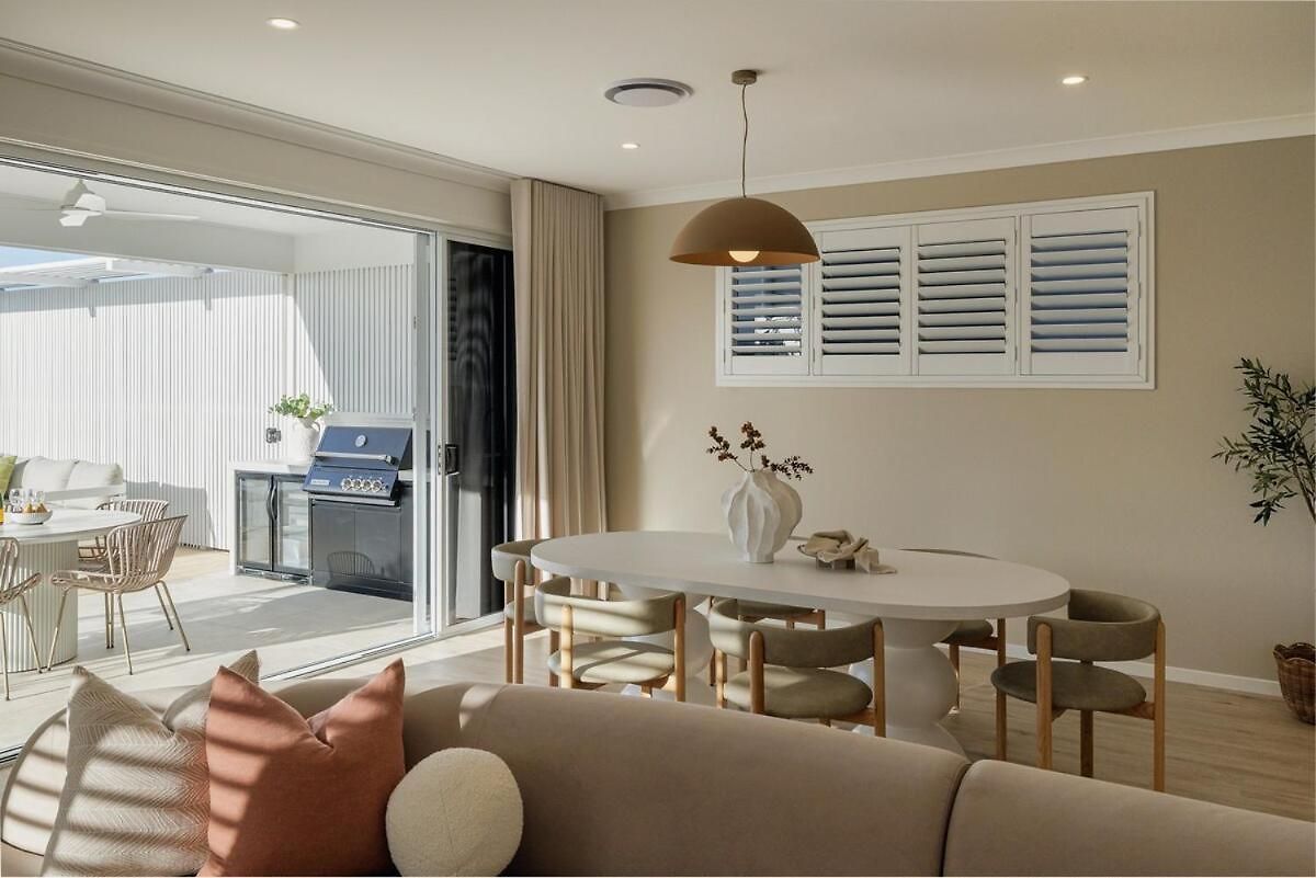 Nordica Luxury Bayside Retreat Wynnum Sleeps 10 Holiday home