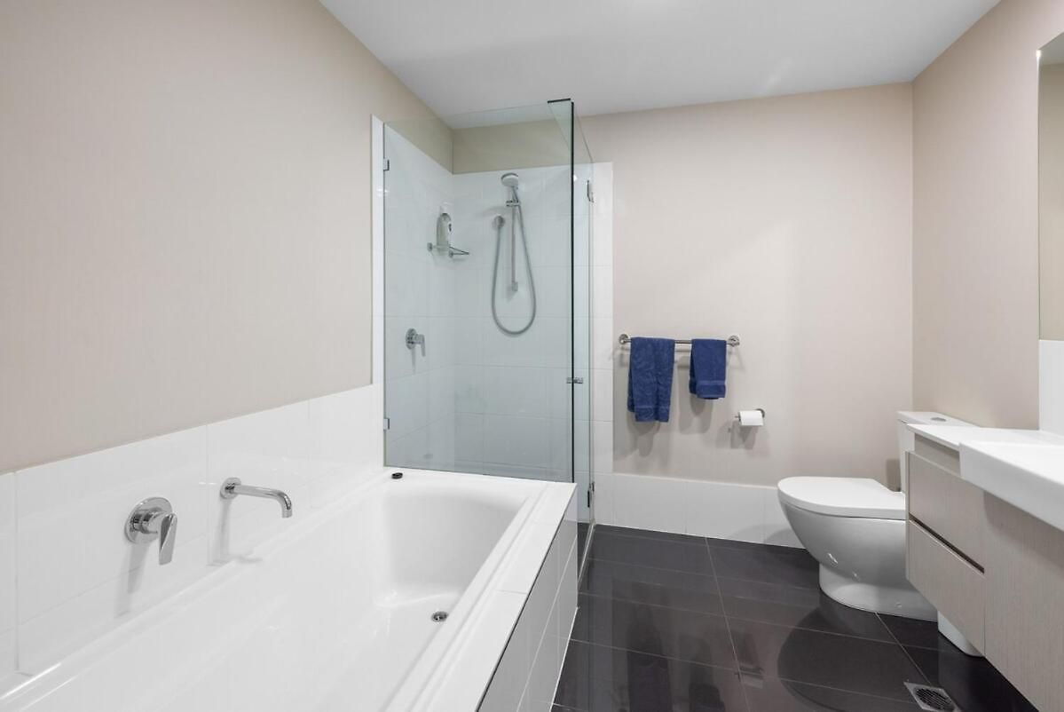 Spacious 3 Bedroom Townhouse In Prime Location! Holiday home *