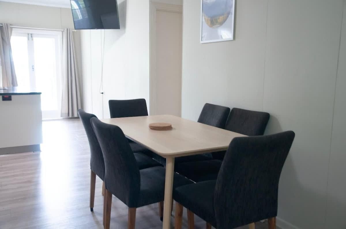 4 Bedroom House In Salisbury Holiday home *