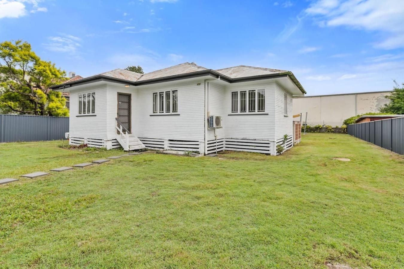 Budget Friendly For 7 Two Minutes Walk To Train Holiday home