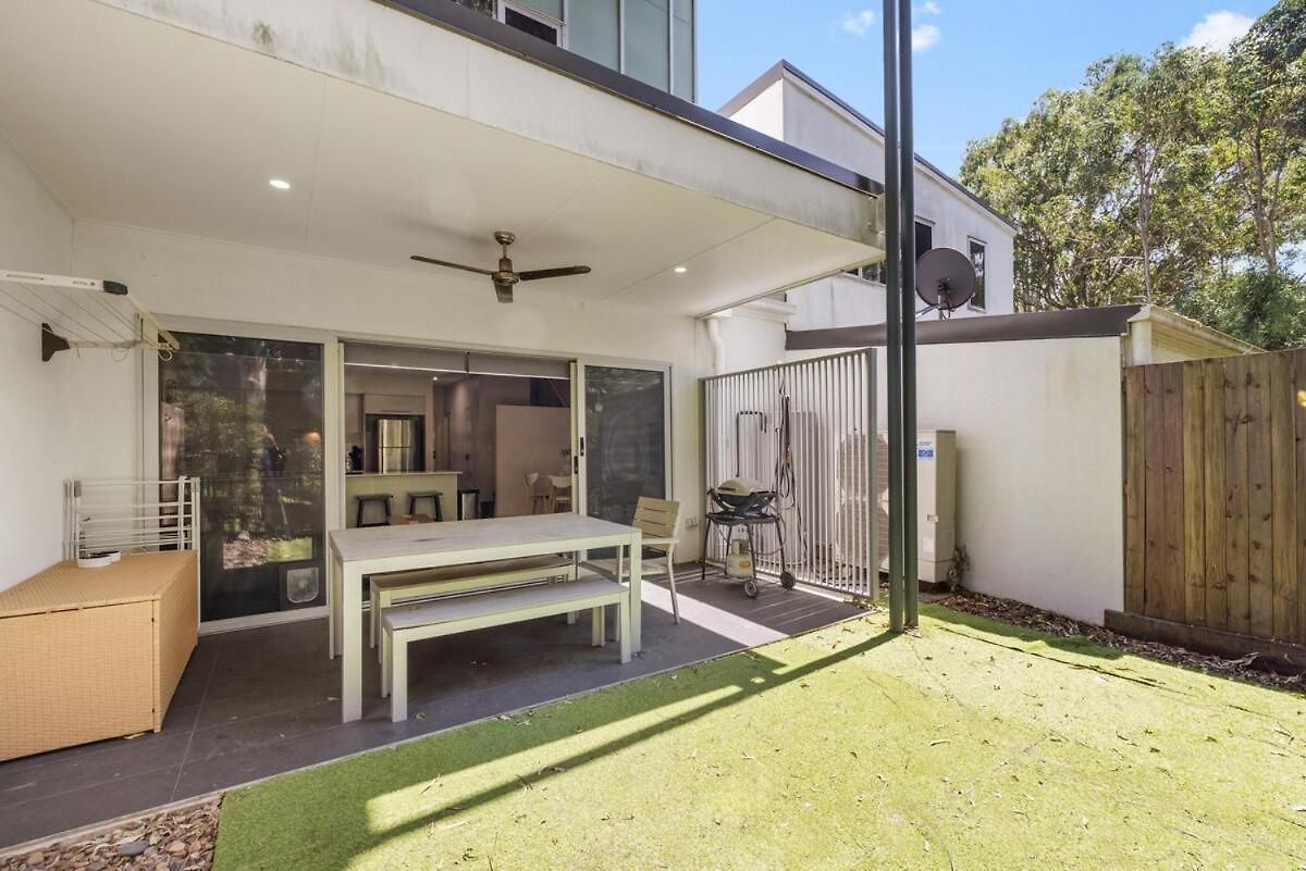 Spacious 3 Bedroom Townhouse In Prime Location! Holiday home *